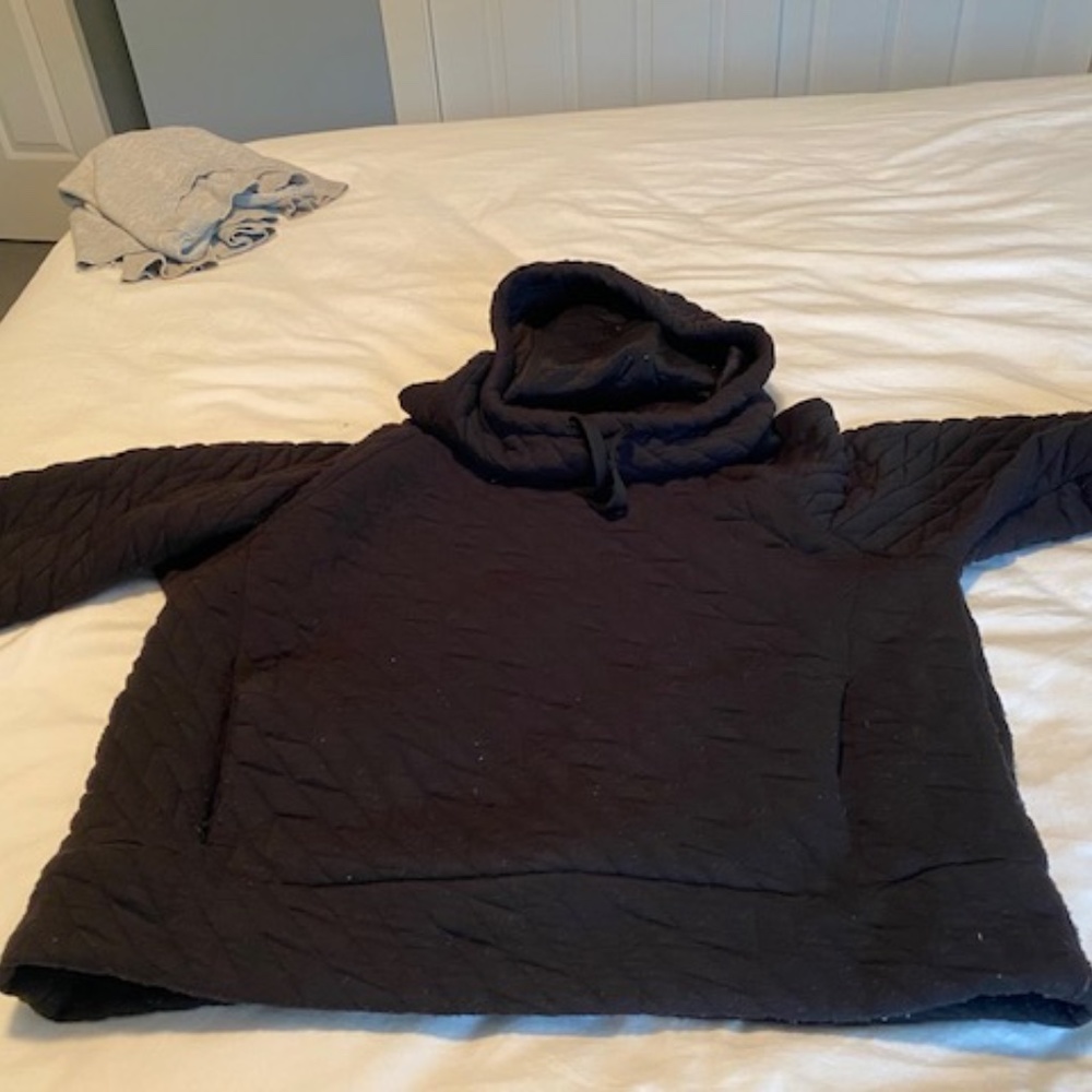 Black gap fit quilted hoodie